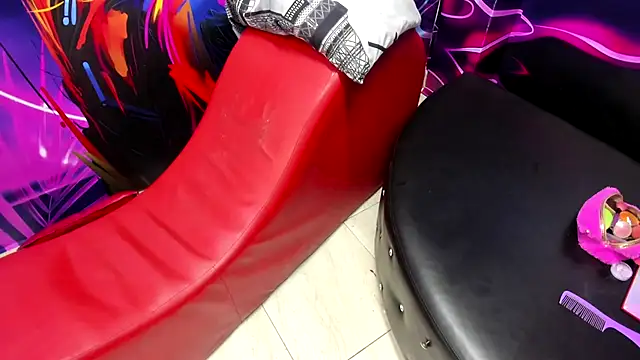 hot-threesome online show from November 27, 2025, 4:14 am