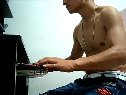 Snapshot of SHAT_SEX chatting on January 12, 2026, 12:32 pm SHAT SEX online show from January 12, 2026, 12:32 pm