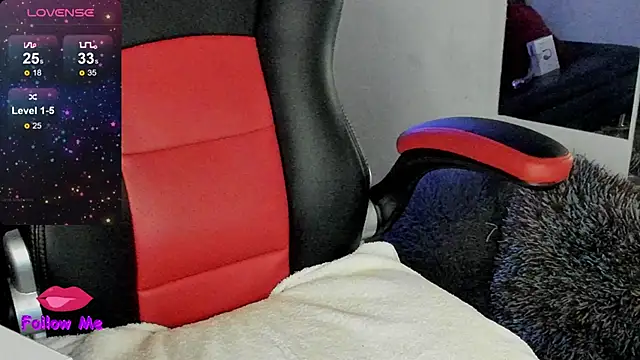 natasha logan  online show from October 26, 2025, 4:07 am