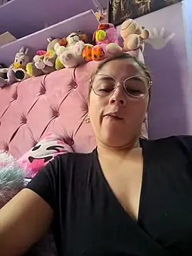 Snapshot of selena_gomez2 chatting on October 28, 2025, 2:09 pm selena gomez2 online show from October 28, 2025, 2:09 pm