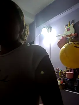 Snapshot of selena_gomez2 chatting on November 6, 2025, 2:12 am selena gomez2 online show from November 6, 2025, 2:12 am