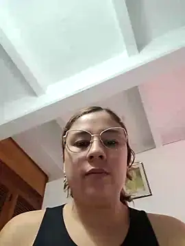 Snapshot of selena_gomez2 chatting on November 7, 2025, 1:33 pm selena gomez2 online show from November 7, 2025, 1:33 pm