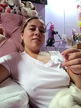 Snapshot of selena_gomez2 chatting on February 6, 2026, 2:42 pm selena gomez2 online show from February 6, 2026, 2:42 pm