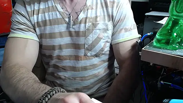 Hugo Hunterxxx online show from December 1, 2025, 9:53 pm