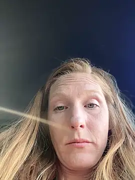 Snapshot of GoldenFlameGoddess chatting on April 19, 2026, 1:05 am GoldenFlameGoddess online show from April 19, 2026, 1:05 am