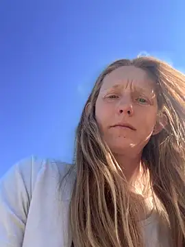 Snapshot of GoldenFlameGoddess chatting on May 10, 2026, 3:28 pm GoldenFlameGoddess online show from May 10, 2026, 3:28 pm