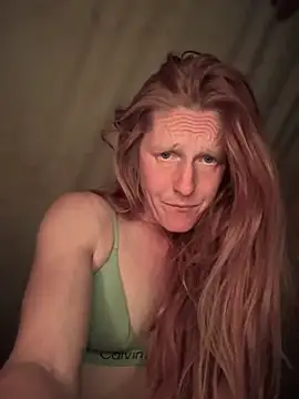 Snapshot of GoldenFlameGoddess chatting on May 11, 2026, 4:07 am GoldenFlameGoddess online show from May 11, 2026, 4:07 am