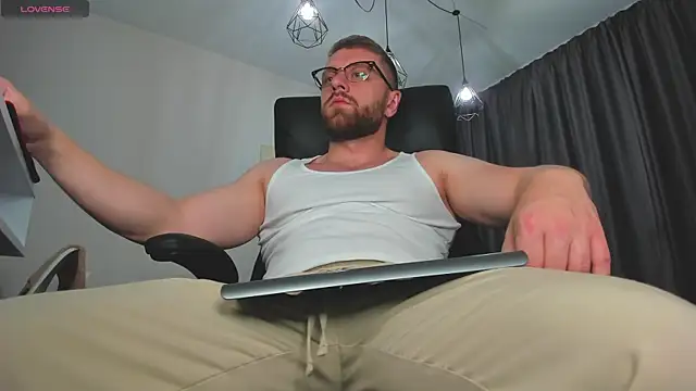 Findom guy online show from November 18, 2025, 4:22 pm