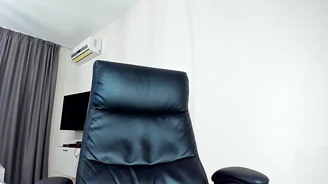 Findom guy online show from April 15, 2026, 7:58 pm