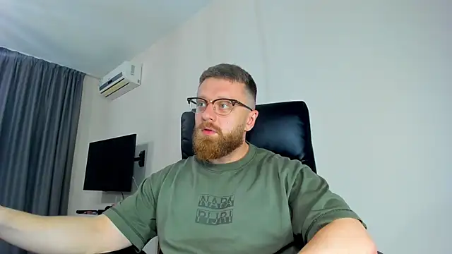 Snapshot of Findom_guy chatting on April 27, 2026, 6:17 pm Findom guy online show from April 27, 2026, 6:17 pm