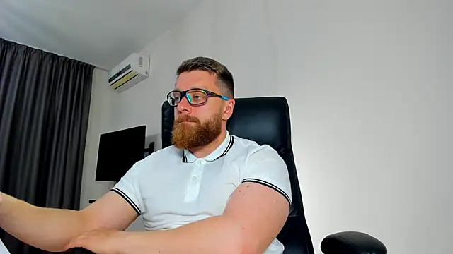 Snapshot of Findom_guy chatting on May 6, 2026, 4:56 pm Findom guy online show from May 6, 2026, 4:56 pm