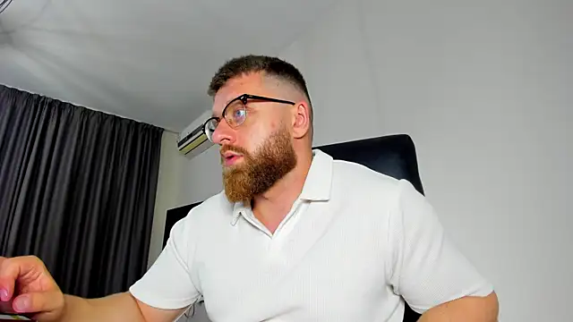 Snapshot of Findom_guy chatting on May 19, 2026, 5:41 pm Findom guy online show from May 19, 2026, 5:41 pm