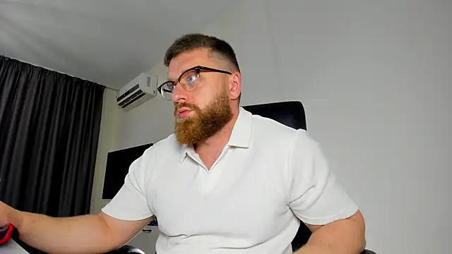 Snapshot of Findom_guy chatting on May 24, 2026, 4:34 pm Findom guy online show from May 24, 2026, 4:34 pm