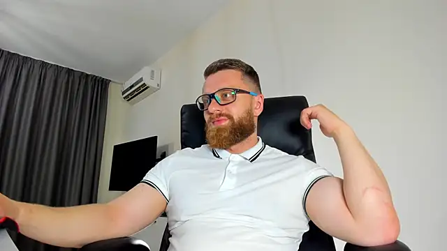 Snapshot of Findom_guy chatting on May 25, 2026, 6:25 pm Findom guy online show from May 25, 2026, 6:25 pm