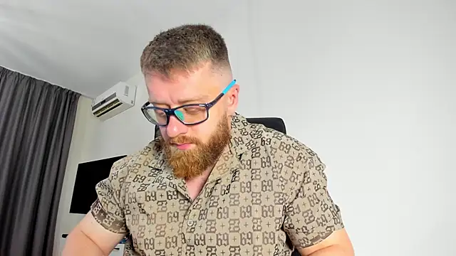 Snapshot of Findom_guy chatting on May 29, 2026, 7:39 am Findom guy online show from May 29, 2026, 7:39 am