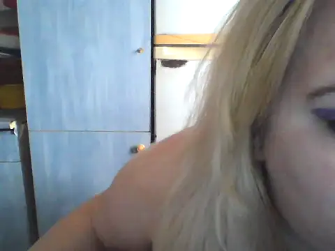 Snapshot of D_Marinna chatting on December 15, 2025, 9:35 am D Marinna online show from December 15, 2025, 9:35 am