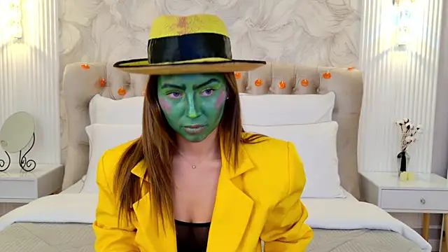 LilyRaisa online show from October 31, 2025, 5:52 am