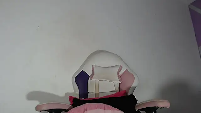 Snapshot of missleina-69 chatting on March 12, 2025, 10:07 pm missleina-69 online show from March 12, 2025, 10:07 pm