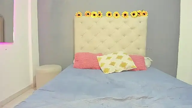 Snapshot of violetasimonz chatting on March 18, 2025, 3:42 pm violetasimonz online show from March 18, 2025, 3:42 pm