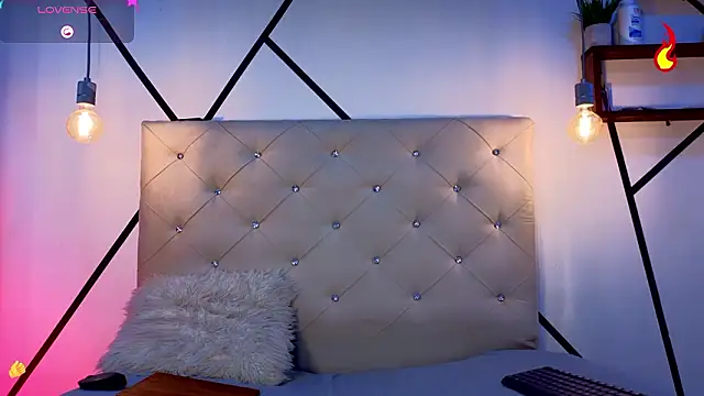 Snapshot of violetasimonz chatting on February 10, 2026, 9:19 pm violetasimonz online show from February 10, 2026, 9:19 pm