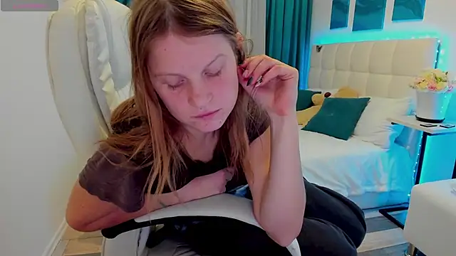 Kathlyn  Heath online show from February 22, 2025, 7:14 pm