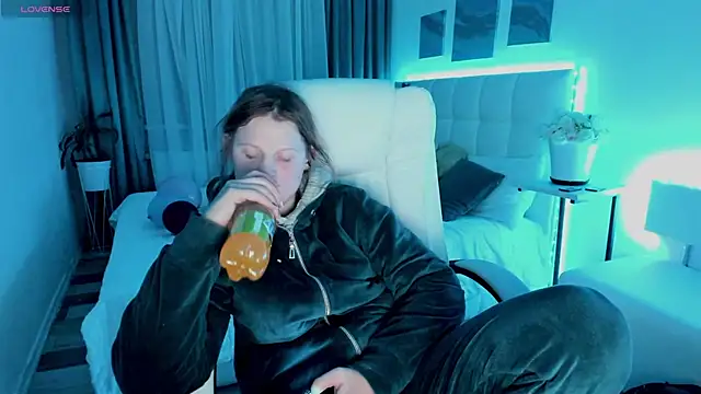 Kathlyn  Heath online show from February 25, 2025, 7:36 pm