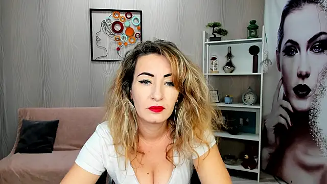 Snapshot of Cassandra_Hotty chatting on December 6, 2024, 8:59 am Cassandra Hotty online show from December 6, 2024, 8:59 am