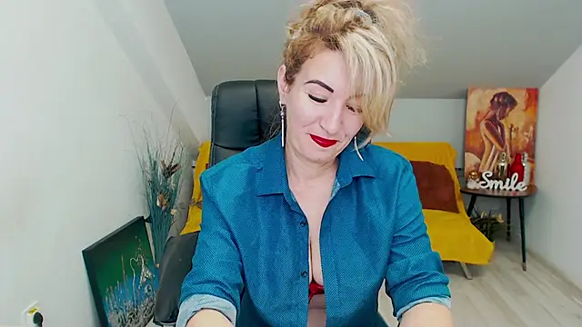 Snapshot of Cassandra_Hotty chatting on January 20, 2025, 4:32 am Cassandra Hotty online show from January 20, 2025, 4:32 am