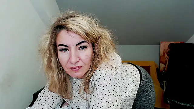 Snapshot of Cassandra_Hotty chatting on February 24, 2025, 3:23 am Cassandra Hotty online show from February 24, 2025, 3:23 am