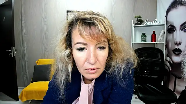 Snapshot of Cassandra_Hotty chatting on October 8, 2025, 2:42 am Cassandra Hotty online show from October 8, 2025, 2:42 am