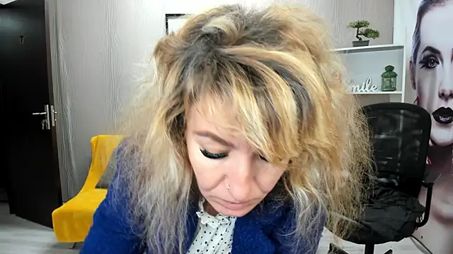Snapshot of Cassandra_Hotty chatting on October 22, 2025, 2:45 am Cassandra Hotty online show from October 22, 2025, 2:45 am