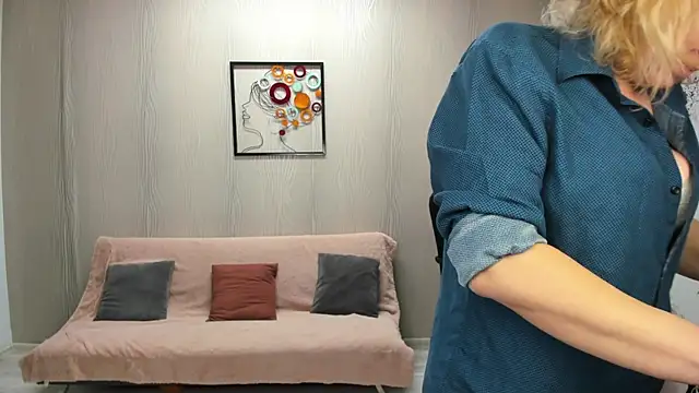 Cassandra Hotty online show from April 1, 2026, 3:18 am