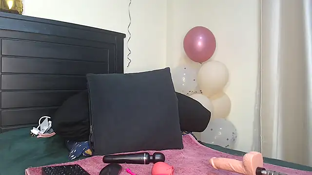 NIKKIE LOVE online show from January 26, 2025, 4:09 am