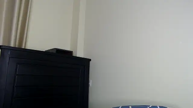 NIKKIE LOVE online show from March 31, 2026, 7:42 am