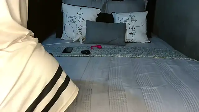 Snapshot of CURVEYDOLLXX chatting on November 25, 2025, 8:36 am CURVEYDOLLXX online show from November 25, 2025, 8:36 am