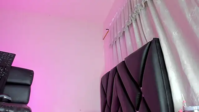 stephany doll  online show from September 14, 2025, 7:46 pm