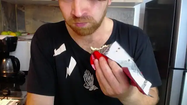 michacosio online show from October 28, 2025, 2:37 am