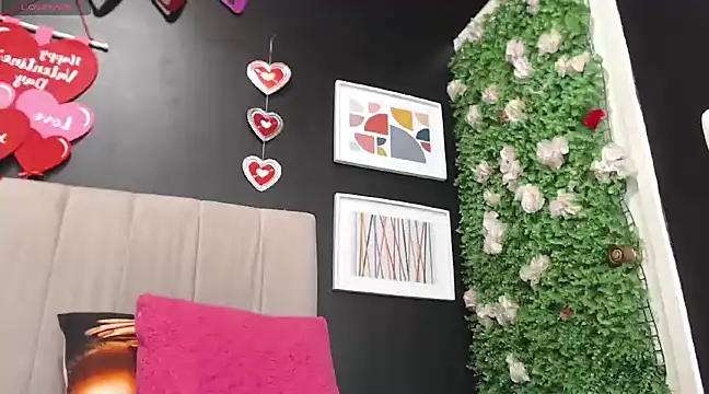 Snapshot of AngelitaWild_ chatting on February 18, 2025, 11:52 pm AngelitaWild online show from February 18, 2025, 11:52 pm