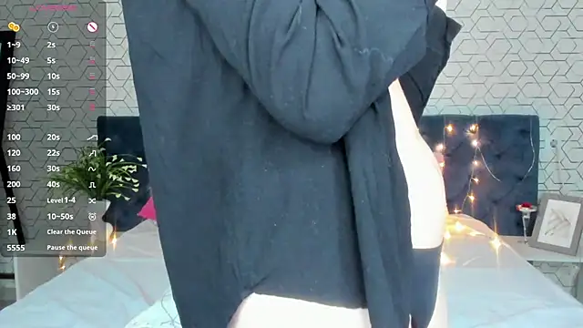 Snapshot of Linda_Bryant chatting on February 18, 2025, 2:38 pm Linda Bryant online show from February 18, 2025, 2:38 pm