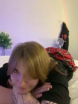 Snapshot of _Chlo__e chatting on March 8, 2025, 5:17 am Chlo e online show from March 8, 2025, 5:17 am