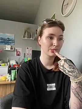 Snapshot of _Chlo__e chatting on March 13, 2025, 5:54 am Chlo e online show from March 13, 2025, 5:54 am