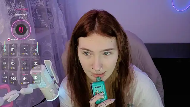 Snapshot of _Chlo__e chatting on December 17, 2025, 3:29 pm Chlo e online show from December 17, 2025, 3:29 pm