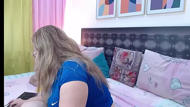 Snapshot of sandra_20 chatting on April 28, 2026, 10:31 am sandra 20 online show from April 28, 2026, 10:31 am