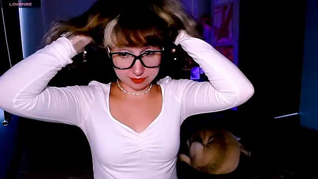 Cosmo Riri online show from September 20, 2025, 4:13 am