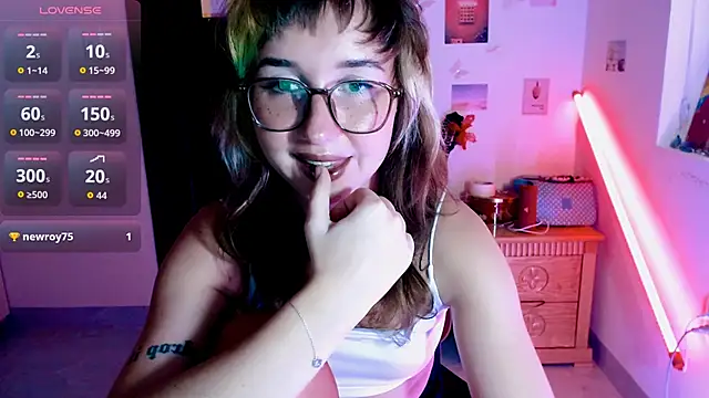 Snapshot of Cosmo_Riri chatting on August 7, 2026, 6:04 am Cosmo Riri online show from August 7, 2026, 6:04 am
