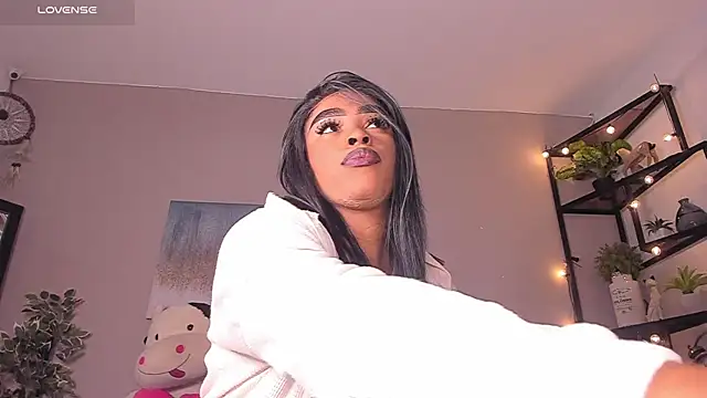 Briana Wells  online show from March 25, 2026, 12:44 pm