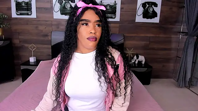 Snapshot of Briana_Wells_ chatting on July 3, 2026, 12:33 pm Briana Wells online show from July 3, 2026, 12:33 pm