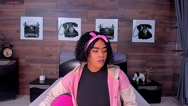 Snapshot of Briana_Wells_ chatting on July 14, 2026, 12:44 pm Briana Wells online show from July 14, 2026, 12:44 pm