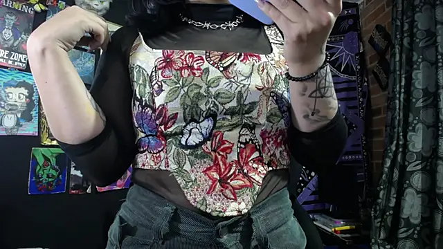 Yourmadame P online show from April 24, 2026, 2:58 am