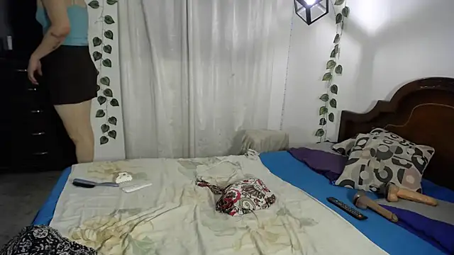 ivonne  hott1 online show from April 4, 2026, 11:35 pm